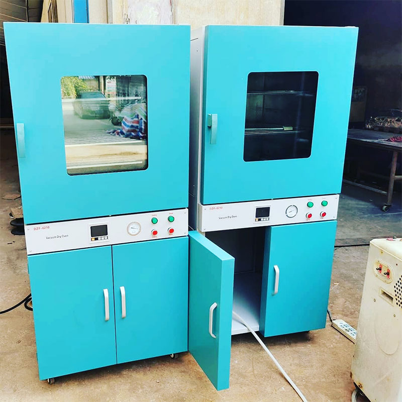 Vacuum oven
